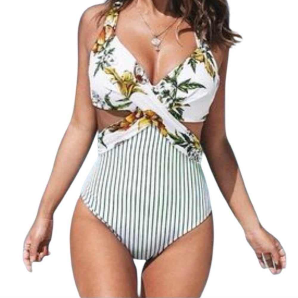 NWT CUPSHE Women’s Floral Twist Halter One-Piece Swimsuit - White & Green Sz S